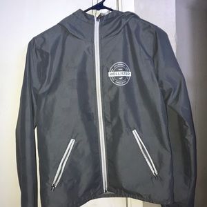 I’m selling a gray XS hollister jacket.❤️